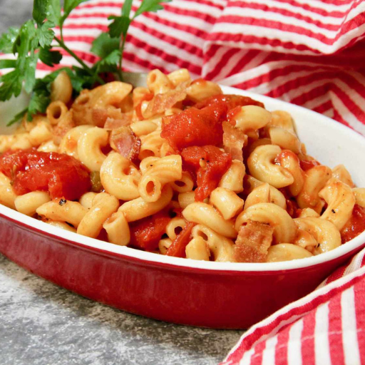 Everything you need for the perfect macaroni with tomatoes recipe card